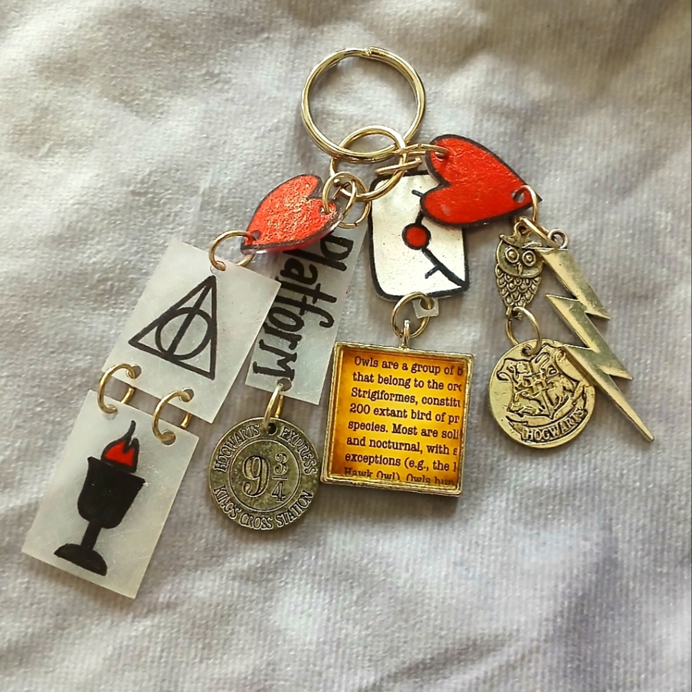 Harry Potter Charm Keychain Hogwarts Platform 9 3/4 Owl Lightning Bolt Gold Tone